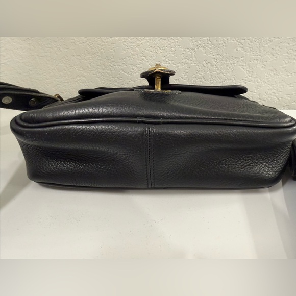 Vintage Dooney and Burke leather crossbody - Picture 3 of 9